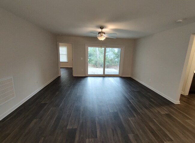 Building Photo - Move in Ready! Easy & Quick move-in process