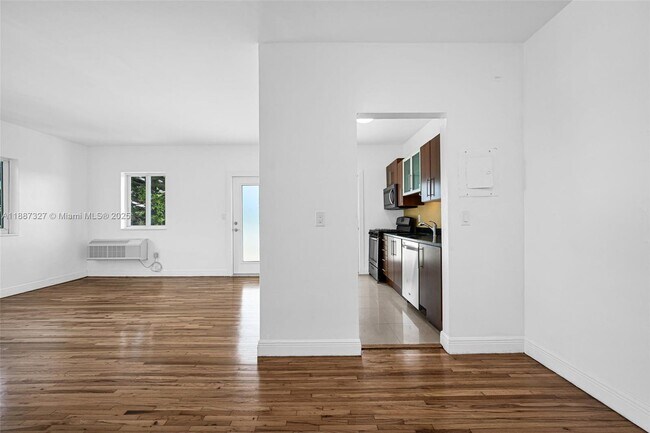 Building Photo - 320 85th St