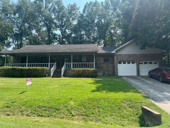 Building Photo - 200 Debbie Dr