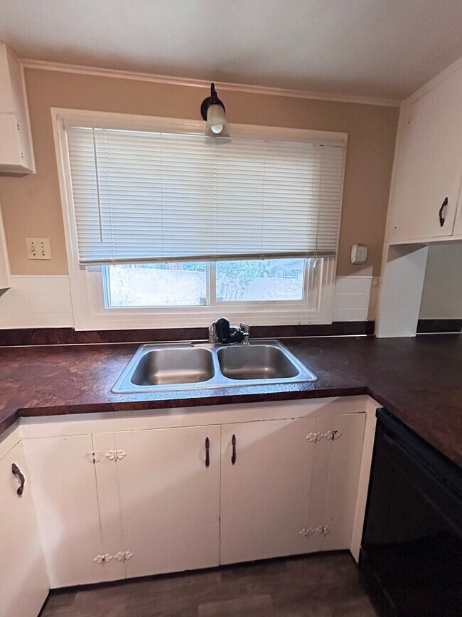 Building Photo - Calm 2 Bedroom, 2 Bath near Cheyenne Canyon