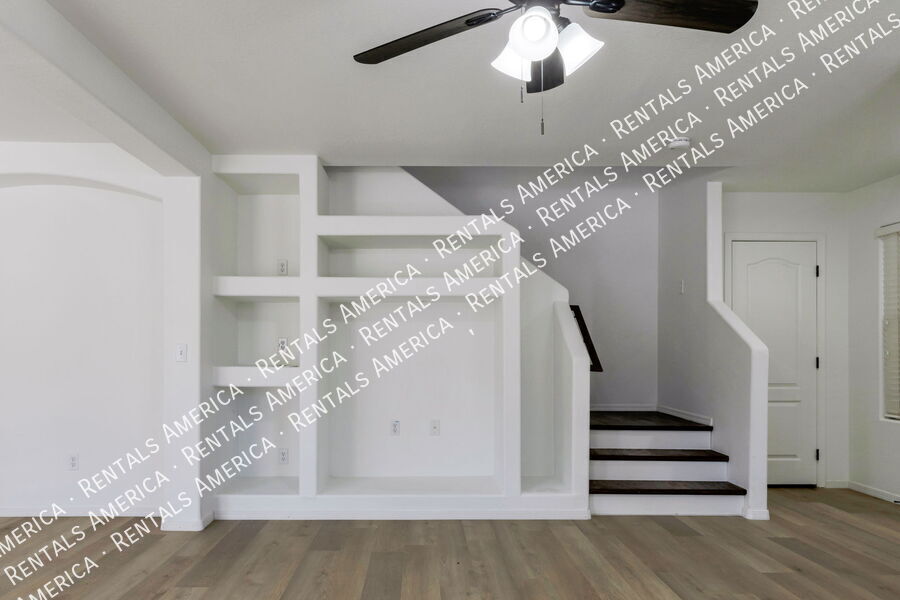 Building Photo - 1300 S Loback Ln