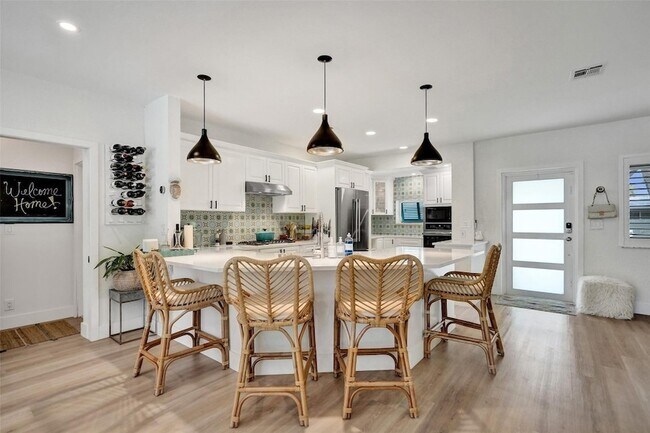 Building Photo - 3206 Robbins Rd