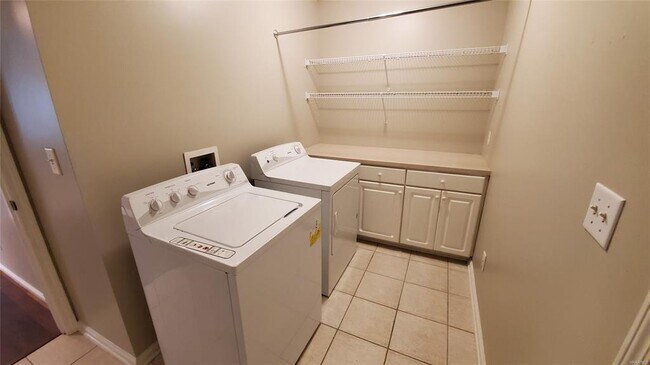 Building Photo - 9101 Hanston Pl