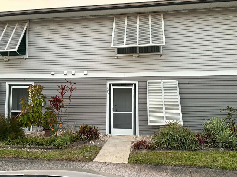 Building Photo - 25500 Cockleshell Dr