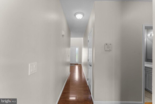 Building Photo - 10 Everglades Ln