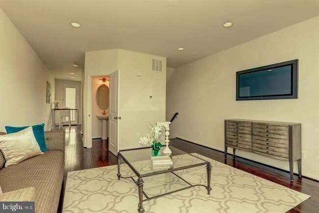 Building Photo - 42346 Alder Forest Terrace