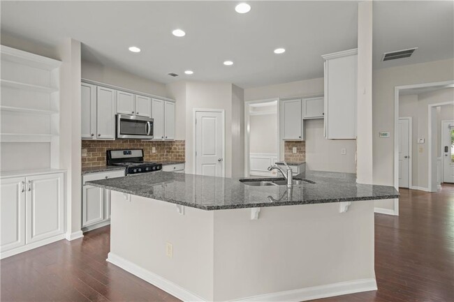 Building Photo - 4940 Breezewood Cir