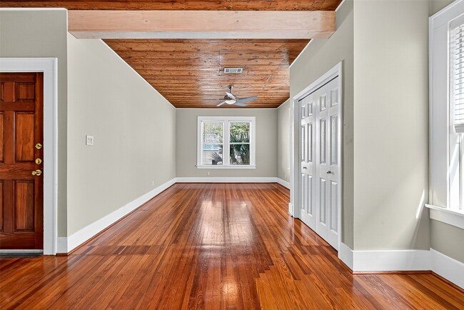 Building Photo - 711 Fargo St