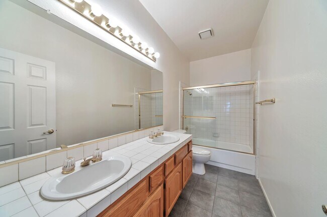 Building Photo - 3203 Montagne Way