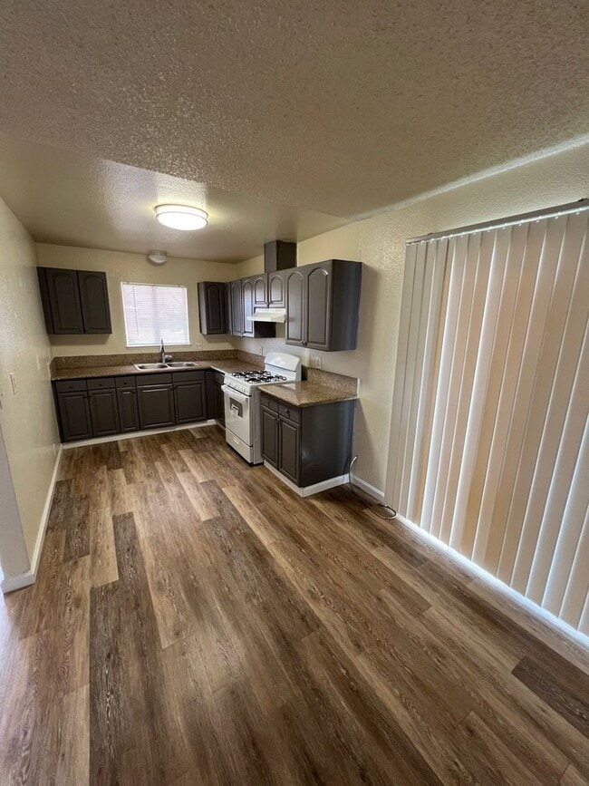 Building Photo - Adelanto Family Neighborhood! $2,100 3 Bedroom, 2 Bath Single Family Home for Rent