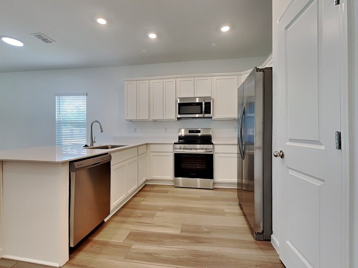 Building Photo - 582 Holly Lakes Dr