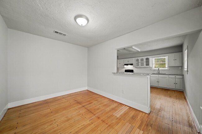 Building Photo - 418 Spooner St