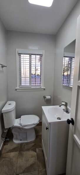 Building Photo - 5727 Loveland St