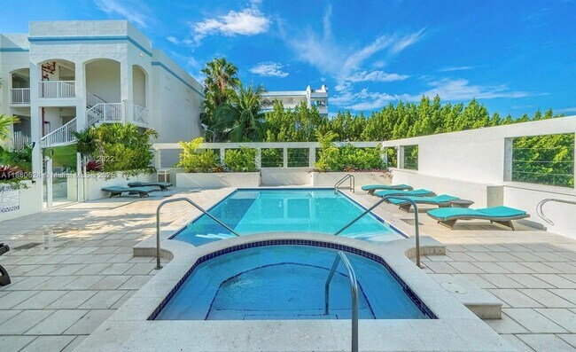 Building Photo - 9172 Collins Ave