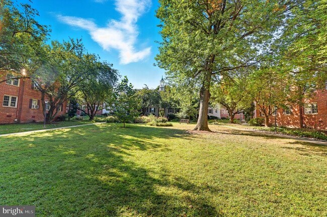 Building Photo - 2302 Colston Dr