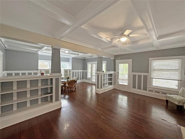 Building Photo - 805 S Park Ave