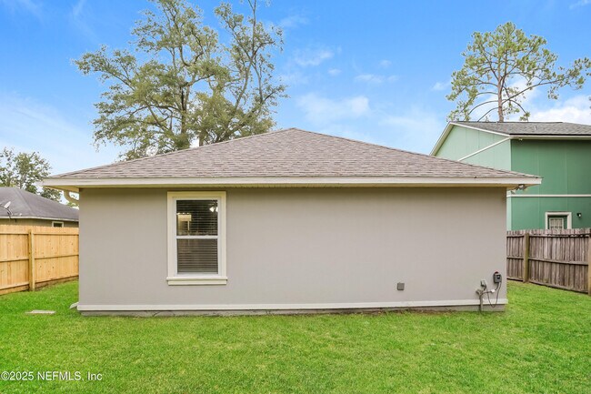 Building Photo - 3750 Warwick St