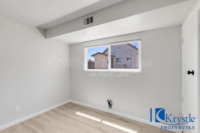 Building Photo - 2009 Florida St