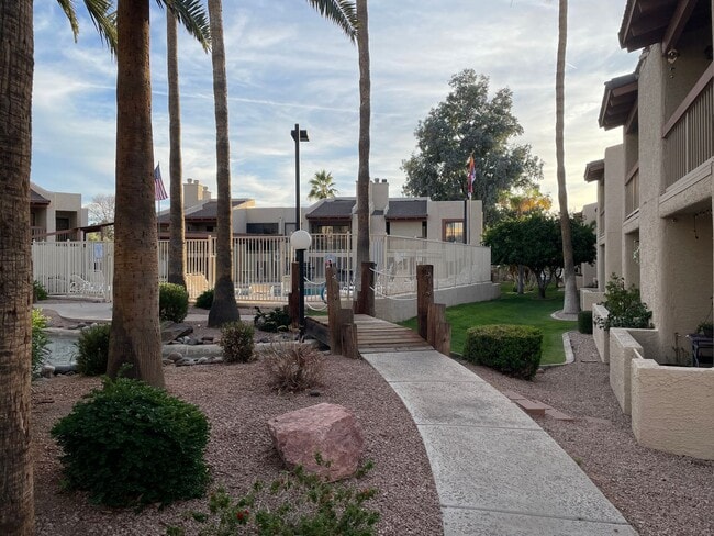 Building Photo - $1,550 2-3 Bedroom For Lease With Community Heated Pool & Spa in 85207!