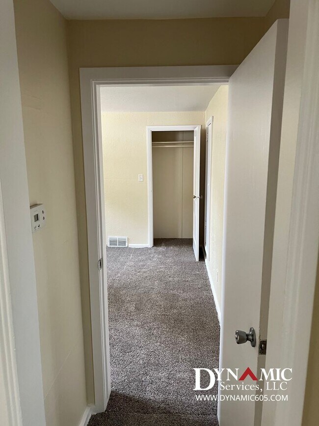 Building Photo - 2425 S Norton Ave