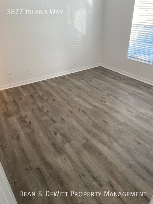 Building Photo - 3877 Island Way