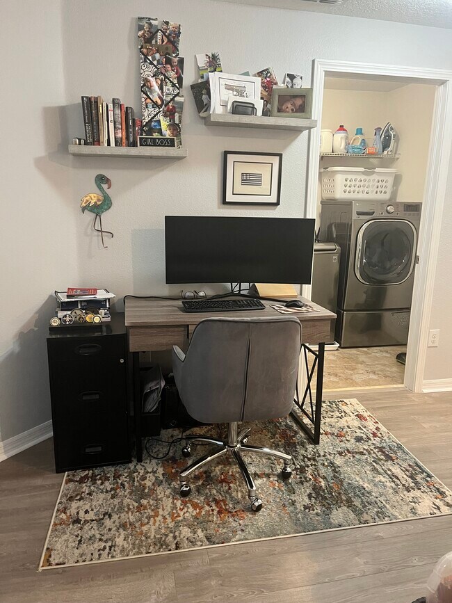 Building Photo - 2819 Lantern Hill Ave