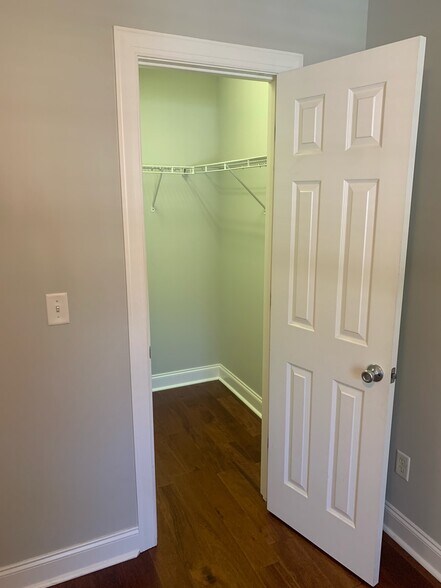Bedroom 2 closet - 154 Orchard Way