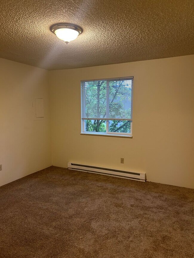 Building Photo - (749) Jackson Square - 2 Bedroom  / 1.5 Ba...