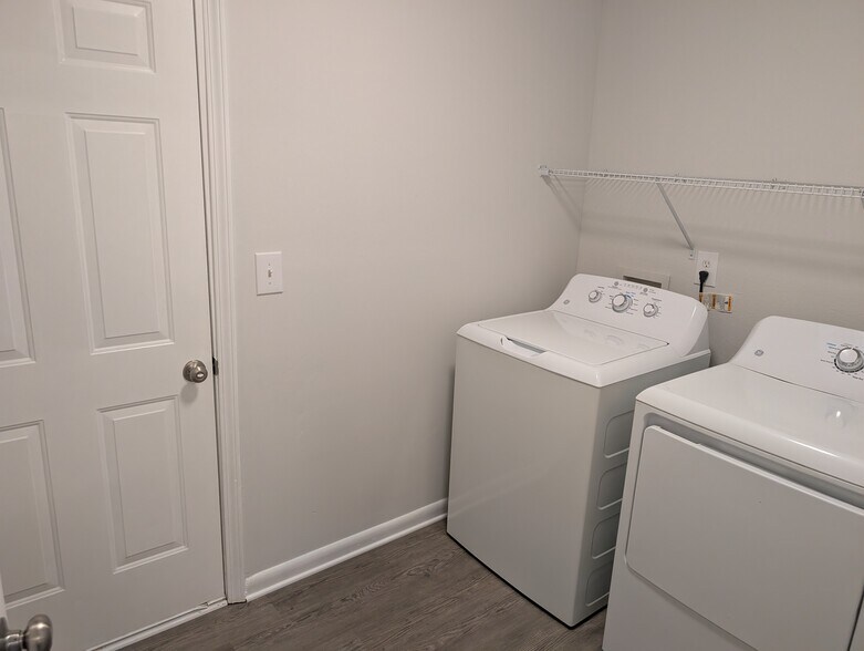 Building Photo - 148 Junco Cir