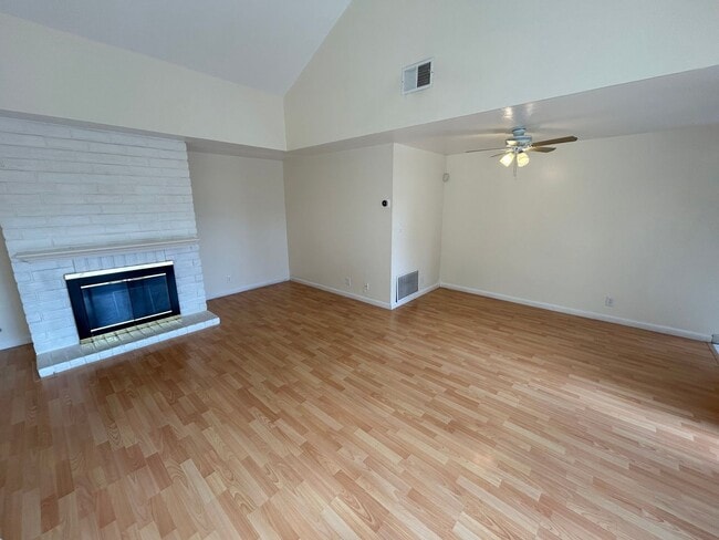 Building Photo - Beautiful 3 Bedroom 2 Bath Home, Private Yard, 2 car attached garage