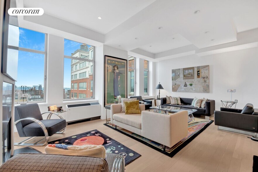 Primary Photo - 252 Seventh Avenue PHQ