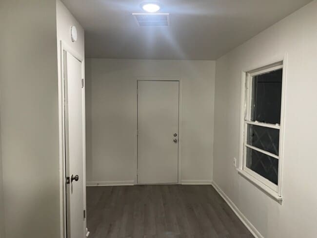 Building Photo - 3 bed, 1 bath in Tulsa!