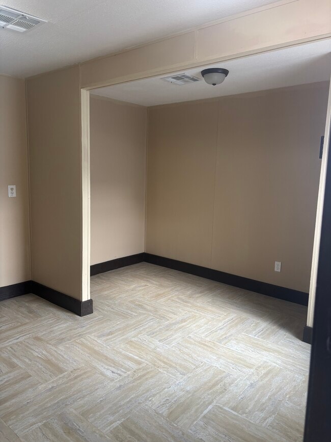 Building Photo - Lot 2