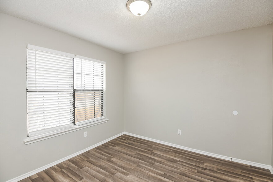 Building Photo - 140 Callender Dr