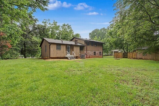 Building Photo - 2985 Fredrick Dr