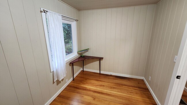 Building Photo - Beautiful Boulder Creek Redwood Cabin!