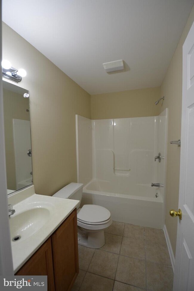 Building Photo - 1103 Laurel Ct