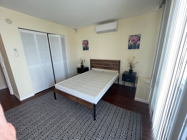 Building Photo - Skyline Living | Furnished 2-Bedroom with ...