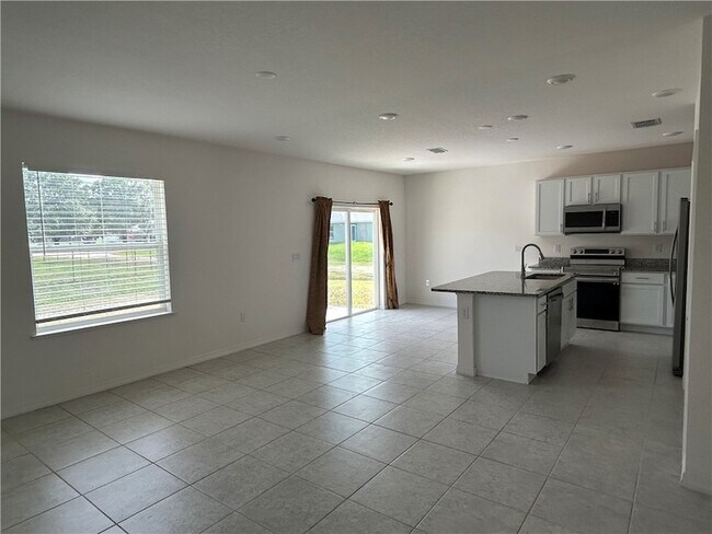 Building Photo - 8616 100th Ct