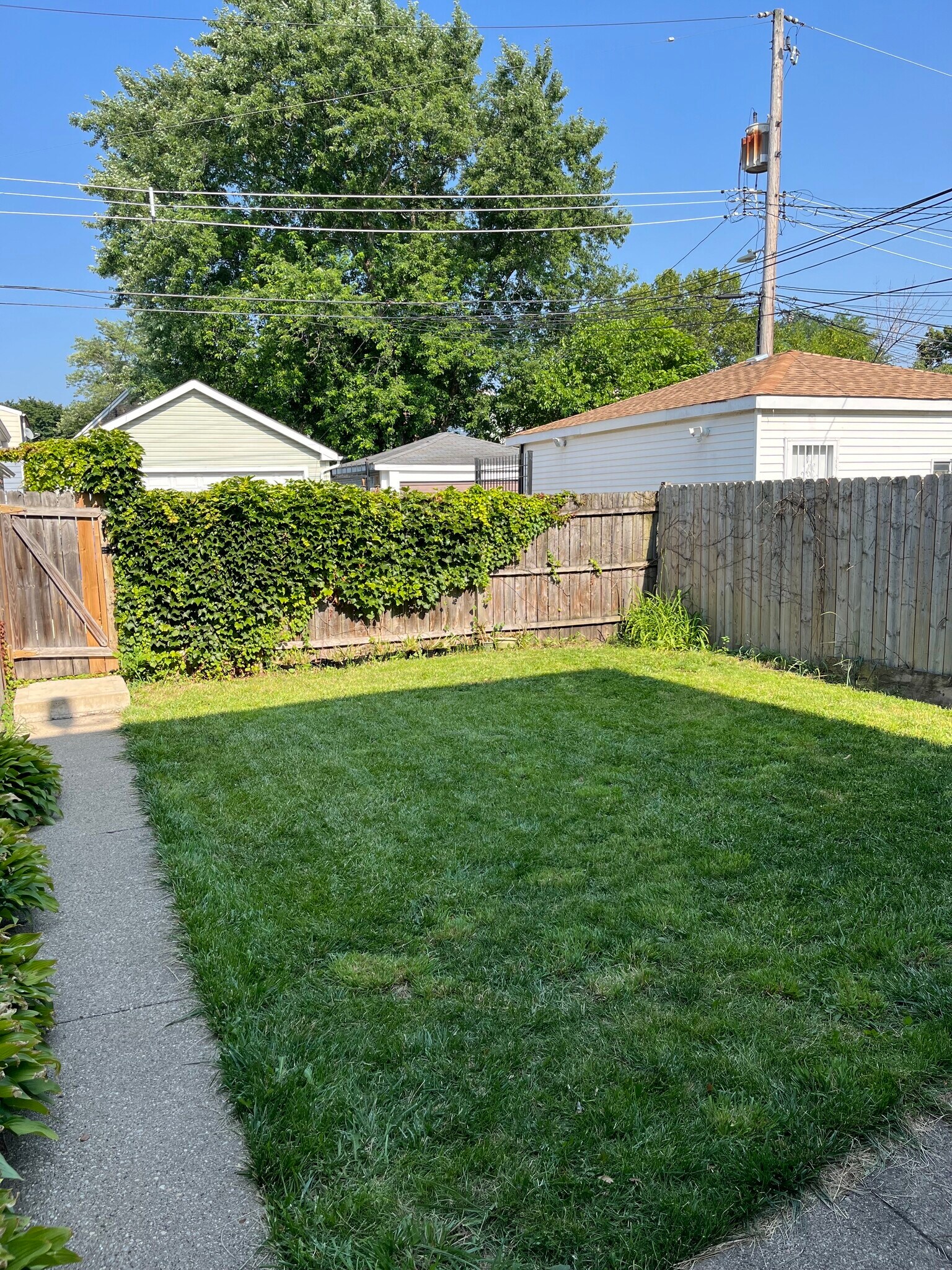 Building Photo - 1439 N Ridgeway Ave