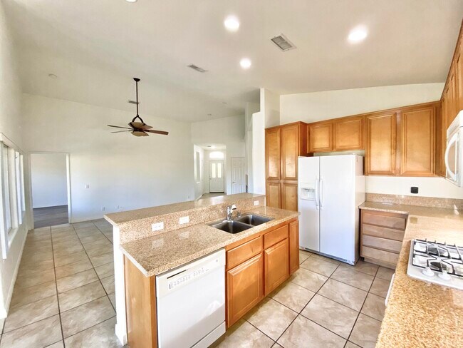 Building Photo - 45385 Big Canyon St
