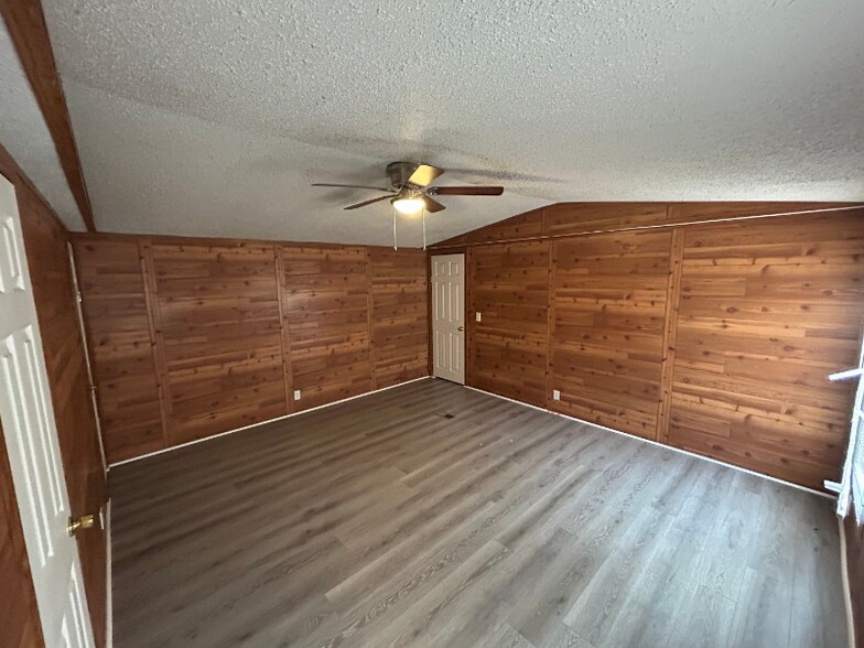 Building Photo - 2060 Deborah Ln