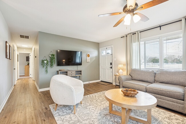 Building Photo - 616 Lemaster Ave