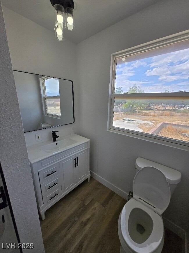 Building Photo - 270 W Patricia Ave