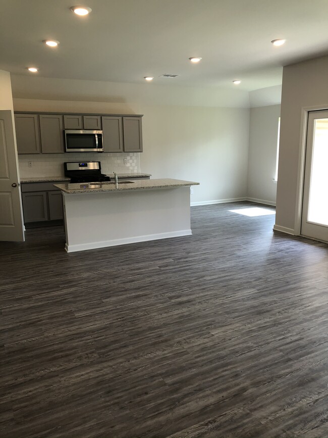 Building Photo - 28364 Longfellow Ln