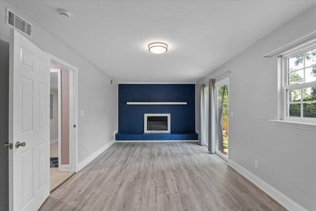 Building Photo - 175 Creekview Cir