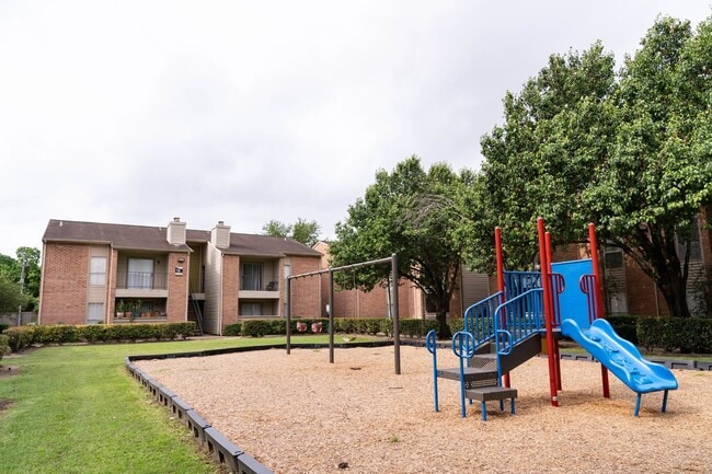 Primary Photo - 2800 Ashford Trail Dr