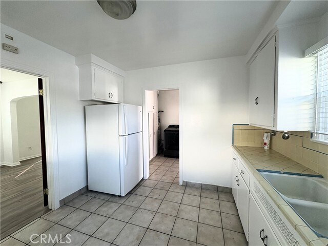 Building Photo - 4670 Riverside Dr