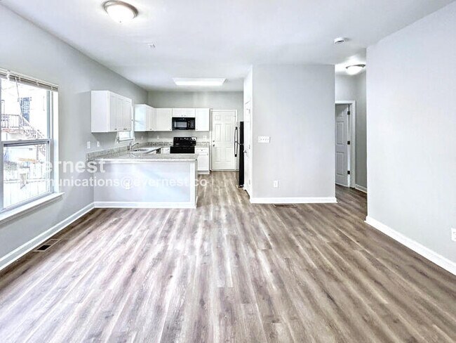 Building Photo - Fast-Track Savings /6 Bed, 3 Bath Home with Fenced Yard & Off-Street Parking / Pet-Friendly / Ava...