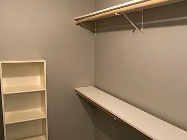 Building Photo - 2 Bedroom, 1.5 Bathroom End Unit Townhouse with fenced-in backyard in Farmington